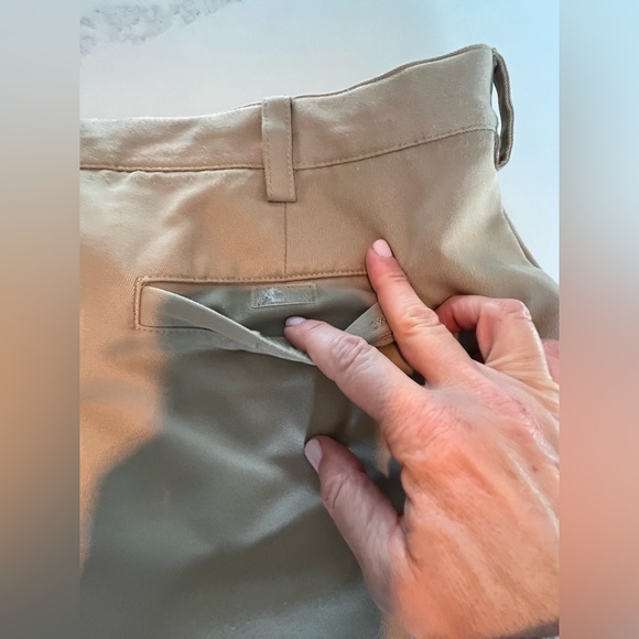 Men’s khaki izod xfg golf shorts.  Cargo zippered pockets. Size 42. - Picture 5 of 7